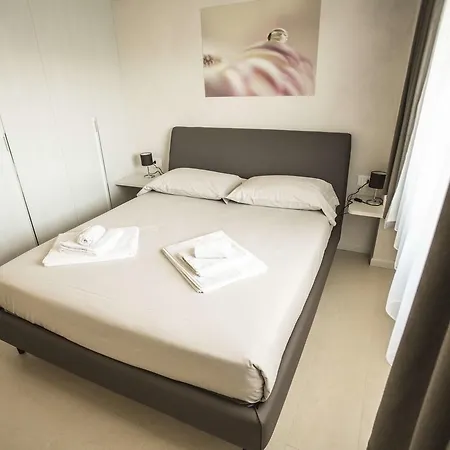 Relais Madergnago ديسينسانو ديل غاردا