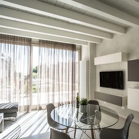 Relais Madergnago 公寓 *