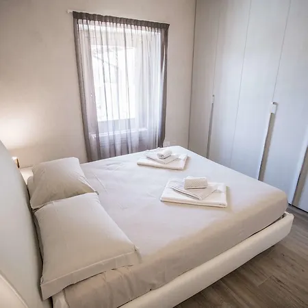 Relais Madergnago * ديسينسانو ديل غاردا