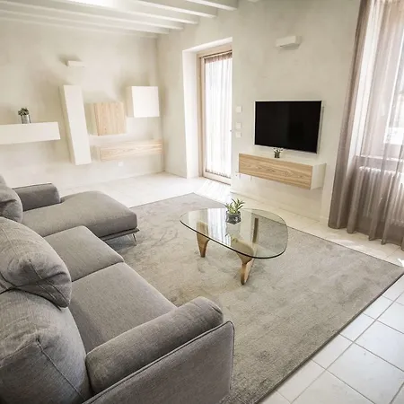 Relais Madergnago شقة ديسينسانو ديل غاردا