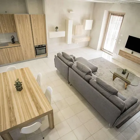 Relais Madergnago شقة ديسينسانو ديل غاردا