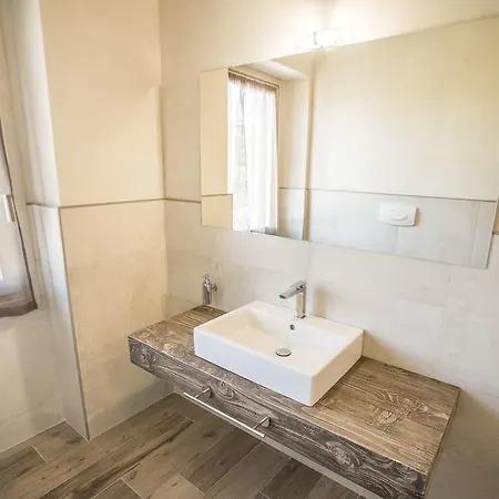 Relais Madergnago ديسينسانو ديل غاردا