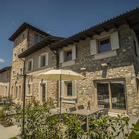 Relais Madergnago * 代森扎诺-德尔加达