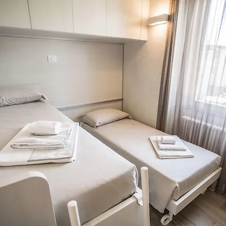 Relais Madergnago * ديسينسانو ديل غاردا