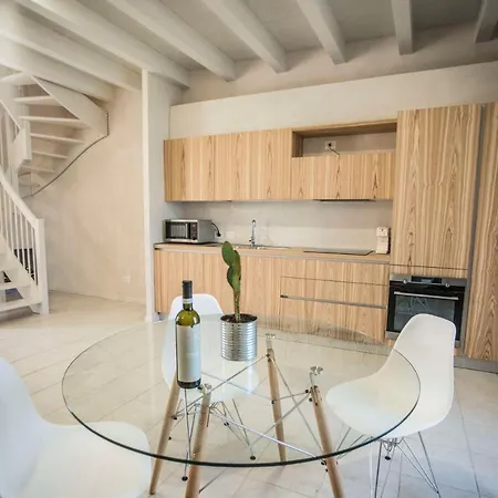 Relais Madergnago ديسينسانو ديل غاردا