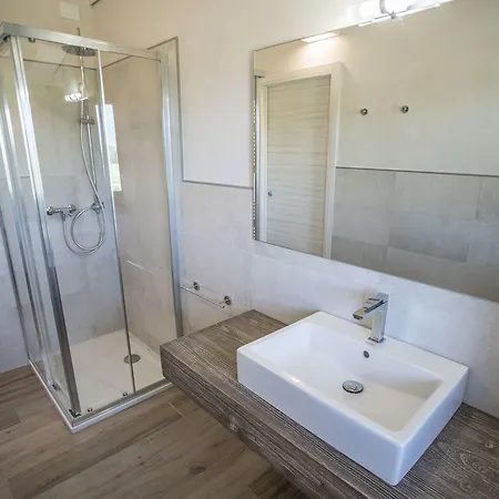 Relais Madergnago דסנזאנו דל גארדה